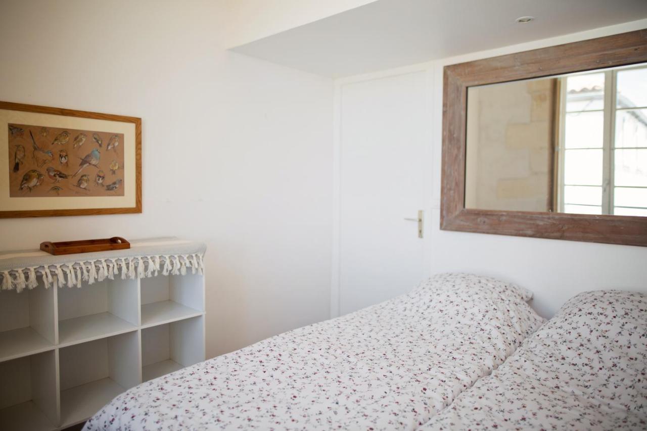 Apartamento XVIII Century Gem With Magnificent Views Of The Harbour With A Private Garage Saint-Martin-de-Ré Exterior foto